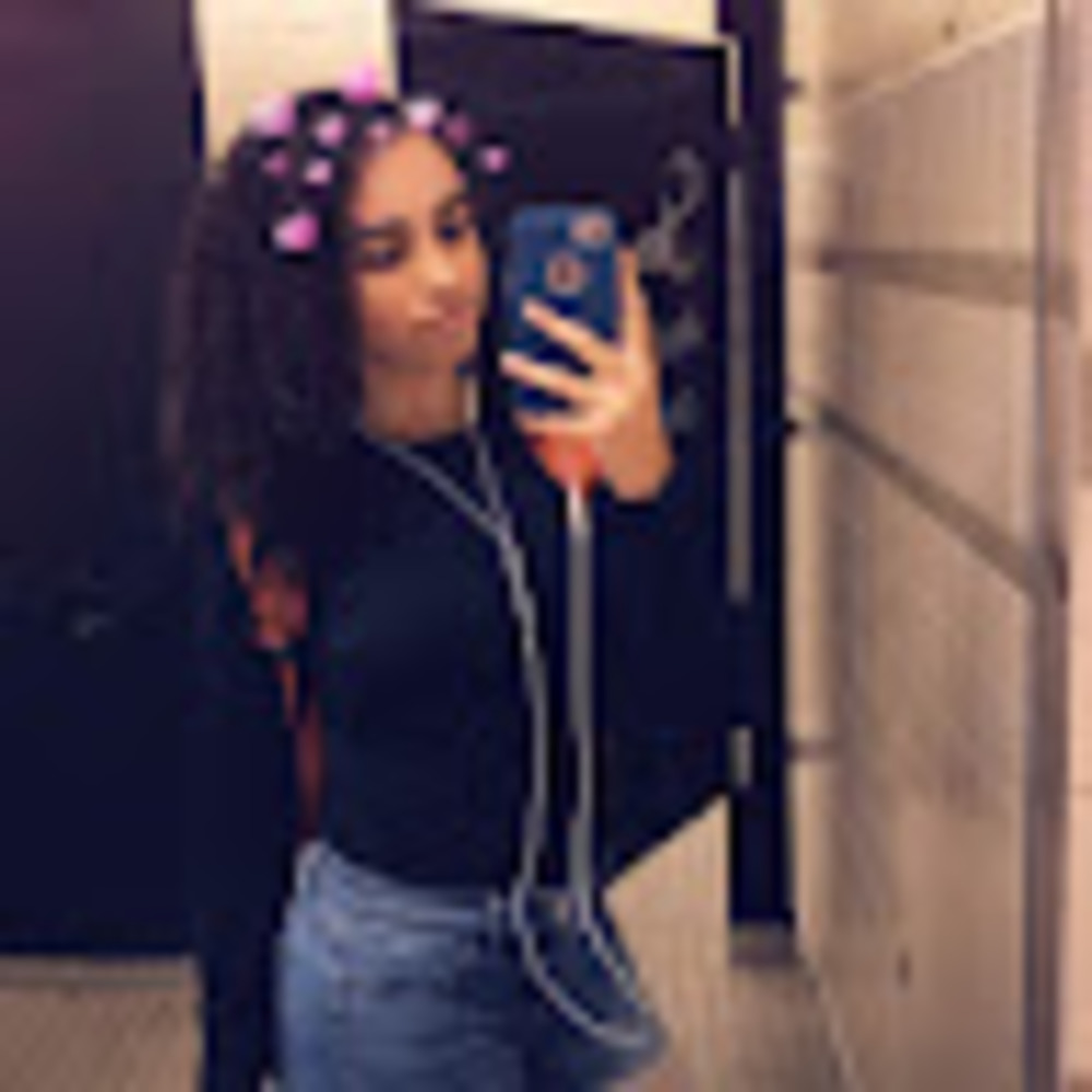 Meet your Posher, Daniella